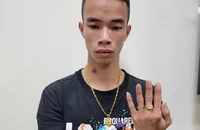 Lẻn vào đám cưới trộm phong bì rồi đi mua vàng