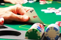 Bắt quả tang nhóm golfer chơi poker trong khách sạn
