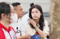 Thí sinh Hà Nội bước vào môn thi đầu tiên trong Kỳ thi tuyển sinh vào lớp 10