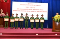Nhiều tập thể, cá nhân nhận bằng khen trong đấu tranh với tội phạm ma tuý 