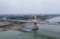 Cận cảnh cây cầu nối hai tỉnh Phú Thọ - Vĩnh Phúc sắp khánh thành