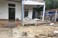 'Hố tử thần' gây sụp sân, nứt nghiêng vách nhà dân