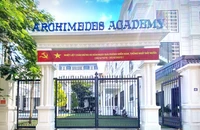 Thêm một học sinh của trường tiểu học bị ‘bỏ quên’ trên ô tô 