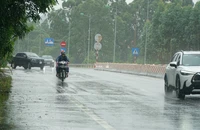 Bão số 1 đang gây mưa tại Quảng Ninh