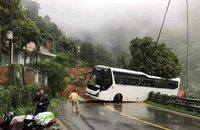 Chạy đua với thời gian để tìm kiếm cứu nạn trong vụ sạt lở ở đèo Bảo Lộc