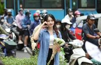 Giới trẻ mải mê check-in ở những con đường mộng mơ nhất Thủ đô
