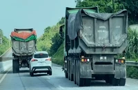 Khởi tố vụ 2 tài xế điều khiển xe ben chèn ép ô tô trên cao tốc