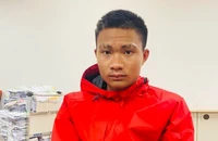 Ra nước ngoài rồi cắt ngắn tóc, cạo lông mày để trốn truy nã