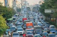 Hà Nội: Xén dải phân cách, phân luồng mới ở Ngã Tư Sở nhưng đường vẫn tắc