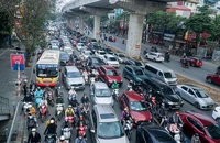 Giao thông Hà Nội đông đúc trở lại sau kỳ nghỉ Tết Nguyên đán Giáp Thìn 