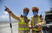 CSGT sẽ sử dụng mô tô tuần tra xử lý người quay đầu xe, rẽ... nhằm tránh đo nồng độ cồn