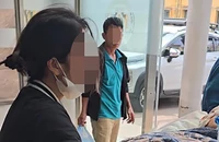 Vụ nam sinh lớp 8 bị đánh chết não: ‘Chỉ mong một phép màu đến với con trai'