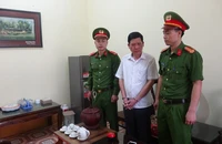 Chủ tịch thị trấn cùng kế toán ở Bắc Giang bị bắt