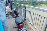 Hà Nội: Tìm kiếm nam thanh niên nghi nhảy cầu Đông Trù