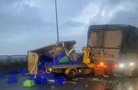 Tai nạn trên cầu Thanh Trì, giao thông ùn tắc kéo dài