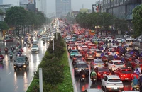 Ảnh hưởng bão số 2, Hà Nội mưa tầm tã, giao thông ùn tắc