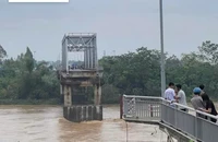 Thủ tướng chỉ đạo tập trung khắc phục sự cố sập nhịp cầu Phong Châu