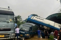 Sạt lở trên trên quốc lộ 2 ở Hà Giang, 2 người chết và mất tích, 4 người bị thương