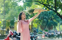 Giới trẻ Hà Nội mải mê check-in đón mùa thu trên phố Phan Đình Phùng