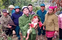 Hàng trăm người đi tìm cháu bé 2 tuổi đi lạc