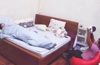 Công an xác minh vụ cháu bé hơn 1 tháng tuổi nghi bị bảo mẫu bạo hành ở Hà Nội