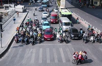 Người đi bộ qua đường có cần 'xin đường'?