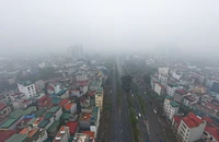 Thời tiết Hà Nội phủ đầy sương mù và mưa phùn