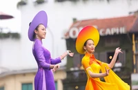 Ấn tượng với màn trình diễn áo dài của những nữ Công an Nhân dân