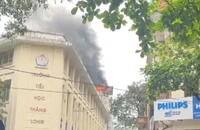 Hà Nội: Cháy nhà sát trường tiểu học, sơ tán học sinh