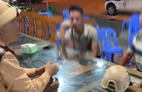 CSGT kịp thời giúp đỡ nam thanh niên đi lạc trên cao tốc về với gia đình