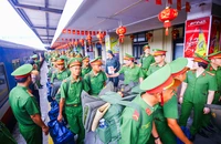 Hình ảnh đoàn tàu chở cán bộ, chiến sĩ công an thực hiện nhiệm vụ A80 tới Hà Nội