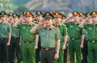 Hơn 1.600 cán bộ, chiến sĩ Công an Hà Nội dự Lễ chào cờ tại Hoàng thành Thăng Long