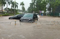 Ảnh hưởng của bão số 5, Hà Nội mưa suốt đêm, nhiều tuyến đường ngập nặng