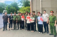 Niềm vui bất ngờ của nhóm học sinh sinh viên đi xem Tổng duyệt A80