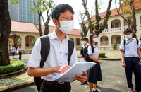 Chùm ảnh: Thí sinh tỉnh háo hức thi vào trường chuyên TP.HCM