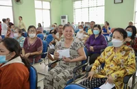 100 phần quà Tết góp thêm mùa xuân cho bà con phường 3, quận 11 