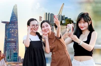 Giới trẻ háo hức săn ảnh hoàng hôn ven sông Sài Gòn, check-in view siêu sang