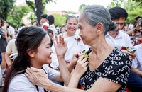 Hình ảnh xúc động ngày chia tay tuổi học trò ở THPT Nguyễn Thị Minh Khai