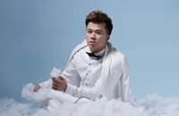 ‘Phù thủy vẽ tranh’ Phạm Hồng Minh tái hiện cuộc sống qua 'Màu đời'