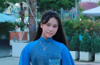 Độc đáo hoa hậu 14 tuổi mặc áo dài tái chế từ 4 chiếc quần bò cũ