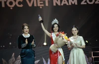 Nông Thúy Hằng cô gái Tày đăng quang Hoa hậu các Dân tộc Việt Nam