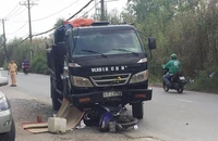 Nam công nhân bị xe ben cán đứt chân tử vong