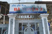 Bắt nhóm đòi nợ thuê tạt sơn tiệm lẩu cá kèo ở quận 3