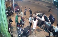 Đi nhầm phòng quán karaoke, thanh niên bị đánh trọng thương