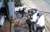 Giả công an phường lừa bán vé ủng hộ trẻ em khuyết tật
