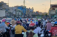 Kẹt xe không lối thoát chiều cuối tuần ở Gò Vấp