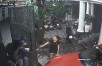 Cướp xông vào nhà cướp hơn 2 tỉ đồng