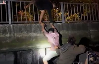 Cảnh sát đường thủy vây bắt nhóm trộm dầu trên sông Chợ Đệm