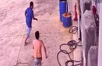 Dùng kéo đâm trọng thương nhân viên cây xăng