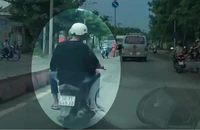 2 thiếu niên giật đồ làm cô gái té ngã xuống đường bị mời làm việc